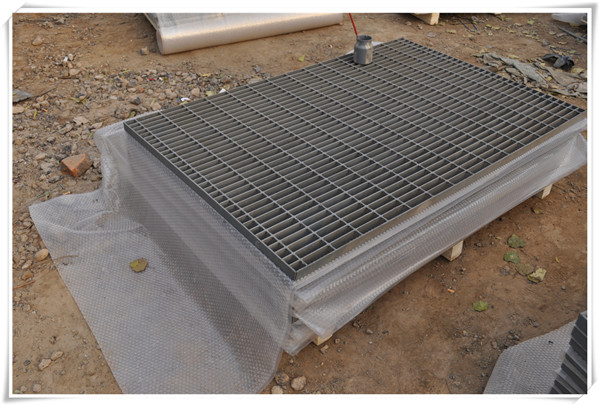 鋼格板規(guī)格參數(shù)選擇一定要滿足鋼格板現(xiàn)場(chǎng)使用情況 鋼格板規(guī)格參數(shù)選擇一定要滿足鋼格板現(xiàn)場(chǎng)使用情況