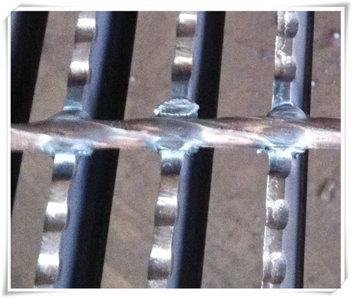 鋼格柵板表面用什么防腐方案?答:熱鍍鋅最佳 鋼格柵板表面用什么防腐方案?答:熱鍍鋅最佳